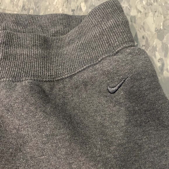 ⭐️⬇️ Nike Grey Sweatpants - Picture 6 of 8